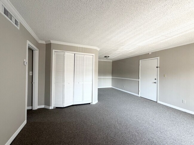 Building Photo - 2B/1B Condo 12 min from Orlando downtown