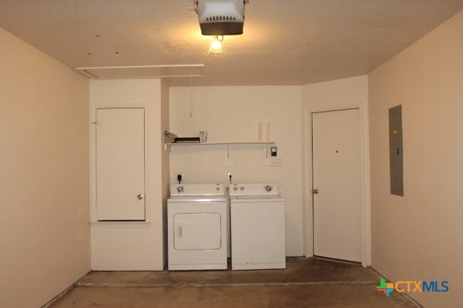 Building Photo - 5402 Lauren Lea Dr