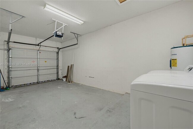 Building Photo - 3393 NE 11th Dr