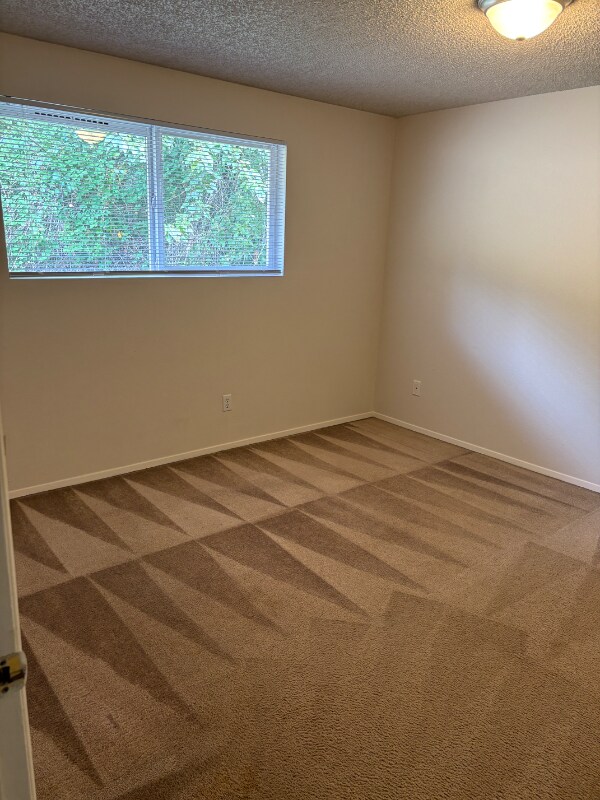 Building Photo - 1612 Kent Des Moines Rd