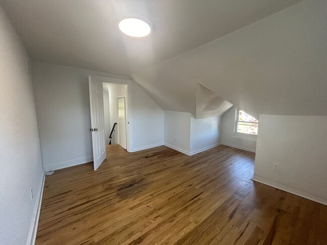 Building Photo - 347 Norwood Ave