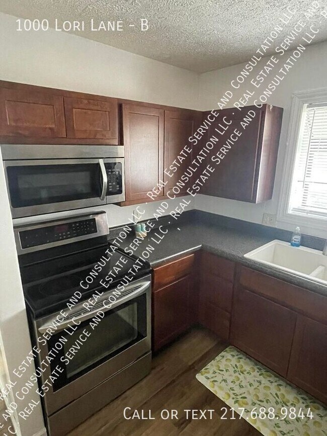 Building Photo - 1000 Lori Ln