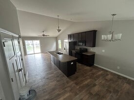 Building Photo - 281 Autumn Oaks Dr