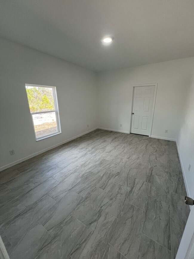 Building Photo - Brand-New Cozy 2BR/2BA Home- Prime Lake Placid Location