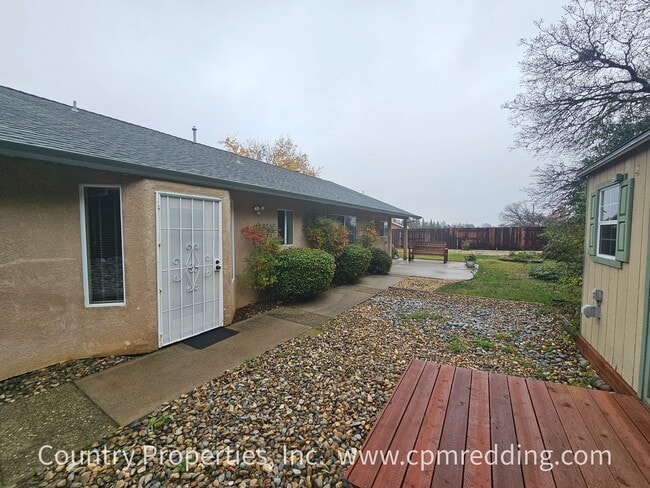 Building Photo - Spacious 4-Bedroom Home in Mary Lake Neighborhood Available Now!