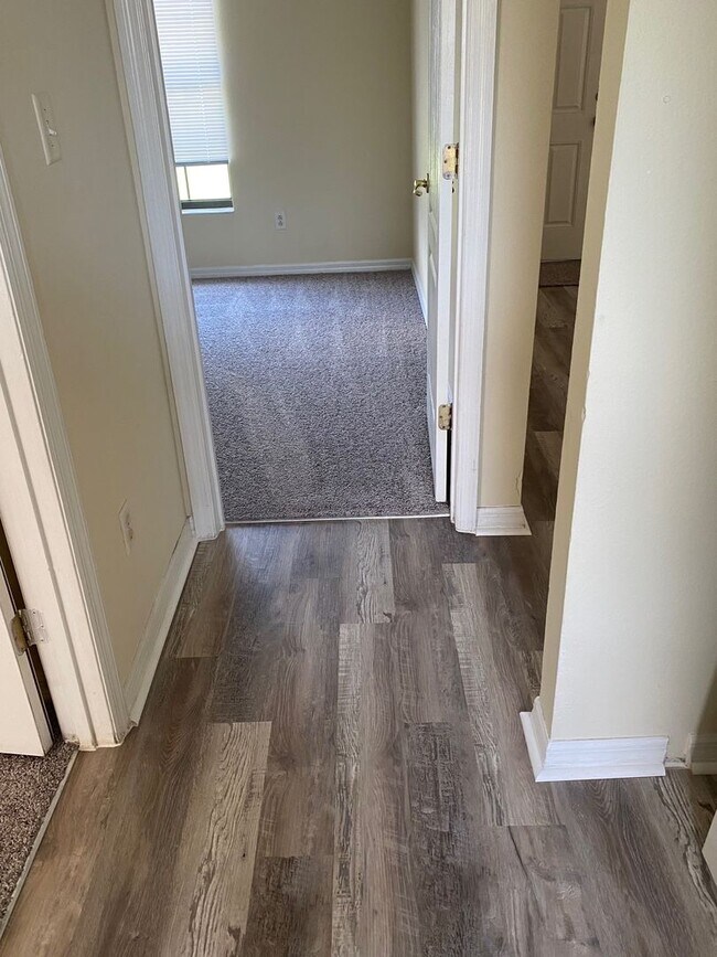 Building Photo - 3/2 SFH in Sleepy Hollow/Leesburg
