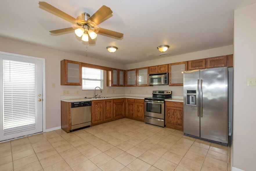 Building Photo - 831 Skywatch Ln