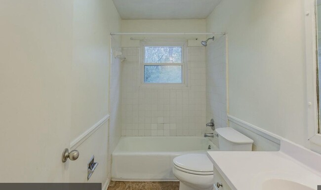 Building Photo - 229 Sweetland Dr