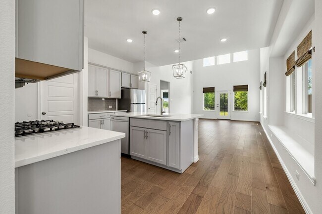 Building Photo - 3100 Greenbriar Dr
