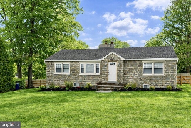 Building Photo - 551 Fern Hill Rd