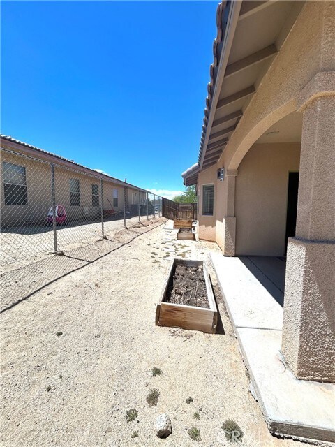 Building Photo - 6641 Ivanpah Ave