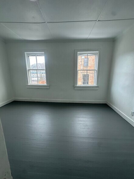 Building Photo - 9 N Water St