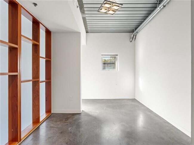 Building Photo - 620 Glen Iris Dr NE