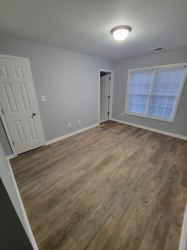 Building Photo - 650 Ganyard Farm Way