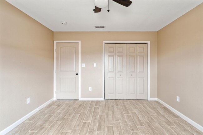 Building Photo - 137 Rio Seco Dr