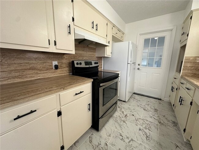 Building Photo - 136 Daniel Moore Ave