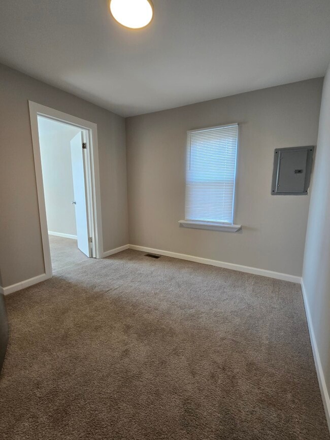 Building Photo - 316 E Highland Dr