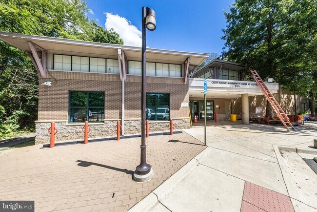Building Photo - 2232 Southgate Square