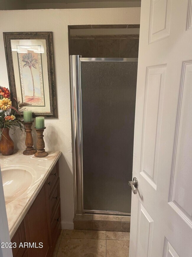 Building Photo - 1308 E Monroe St