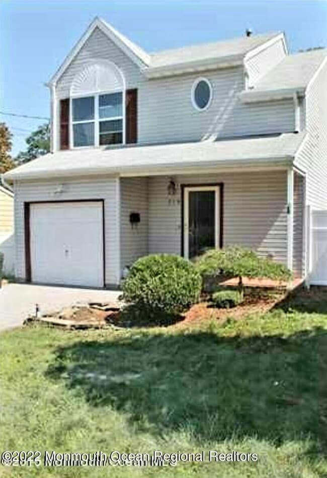 Building Photo - 319 Church St