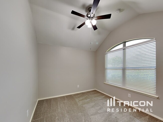 Building Photo - 6701 Fairglen Dr