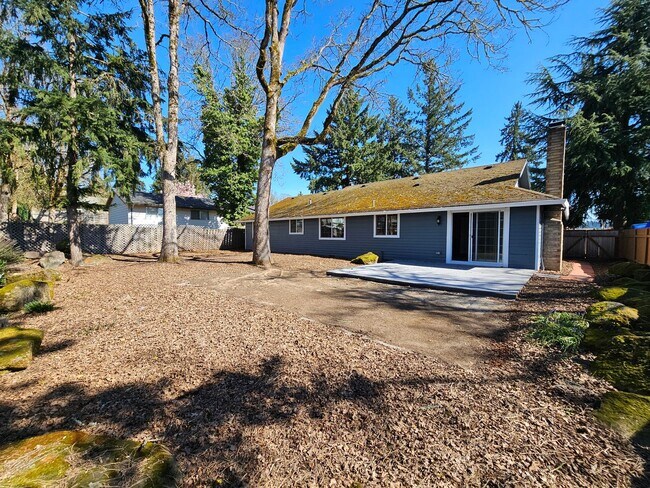 Building Photo - Roomy Ranch in Gladstone