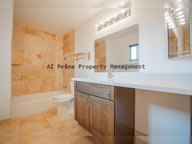 Building Photo - 1104 E Bell De Mar Dr
