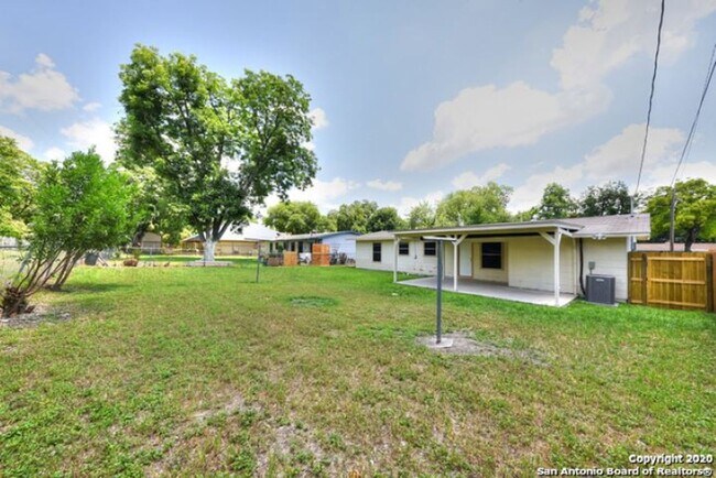 Building Photo - 3 Bedroom/1 Bath Sunset Hill Subdivision