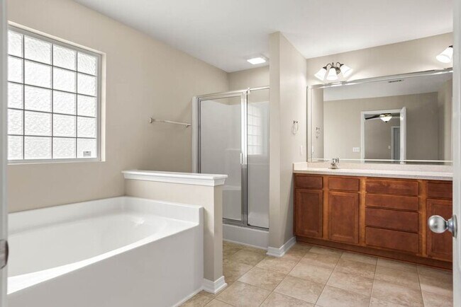 Building Photo - 5749 Tiger Woods Dr