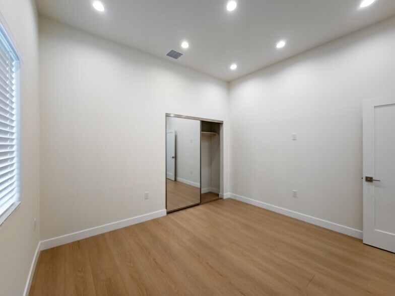 Building Photo - 11022 Penrose St