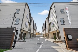 Building Photo - 2109 Marnel Rd