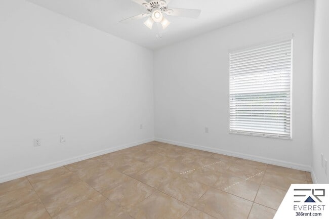 Building Photo - LIKE NEW 3/2/1 TOWNHOUSE IN BEAUTIFUL SEMINOLE WOODS