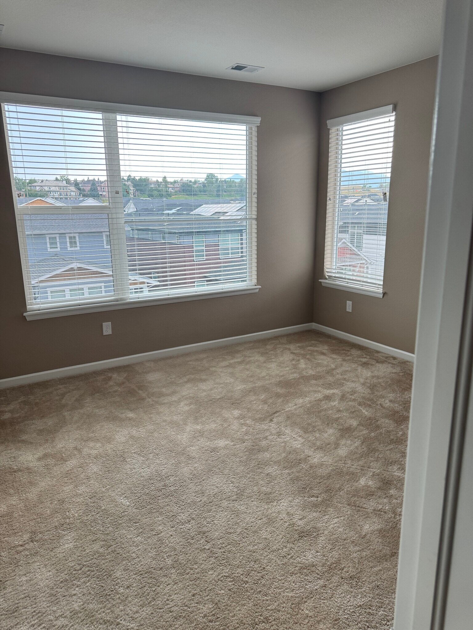 Building Photo - 751 Promenade Dr