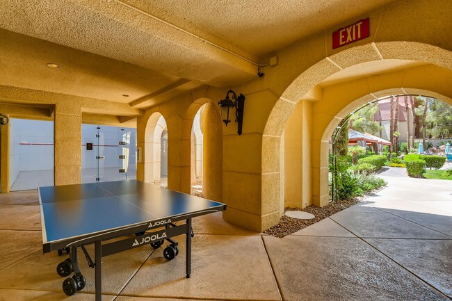 Building Photo - 260 E Flamingo Rd