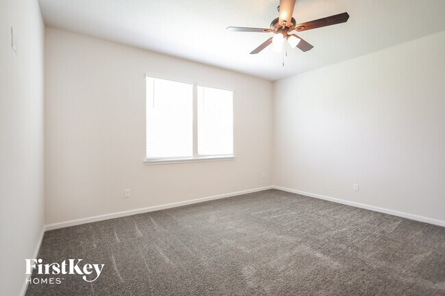 Building Photo - 2103 Amberly Dr