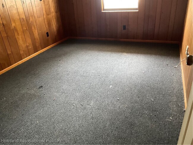 Building Photo - 1025 Lakeview Dr