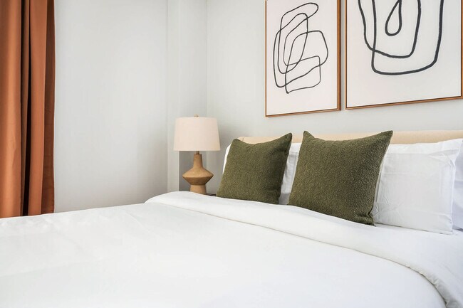 Building Photo - 234 W 73rd St