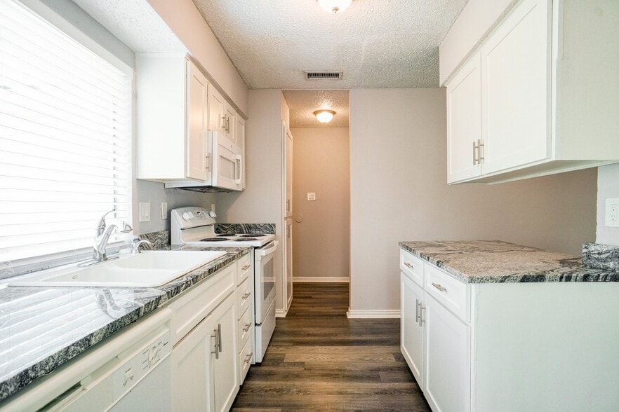 Building Photo - 1741 Crystal Way