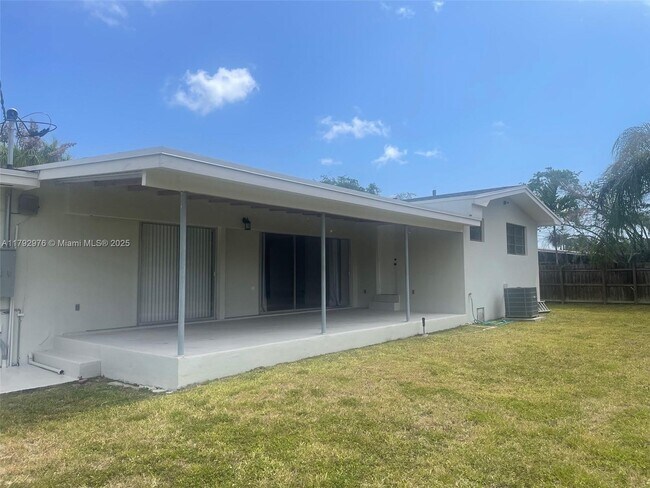 Building Photo - 9320 SW 125th Terrace