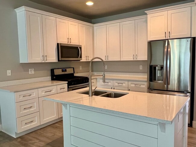 Building Photo - Beautiful Santorini Village Townhome Now Available in South Jordan