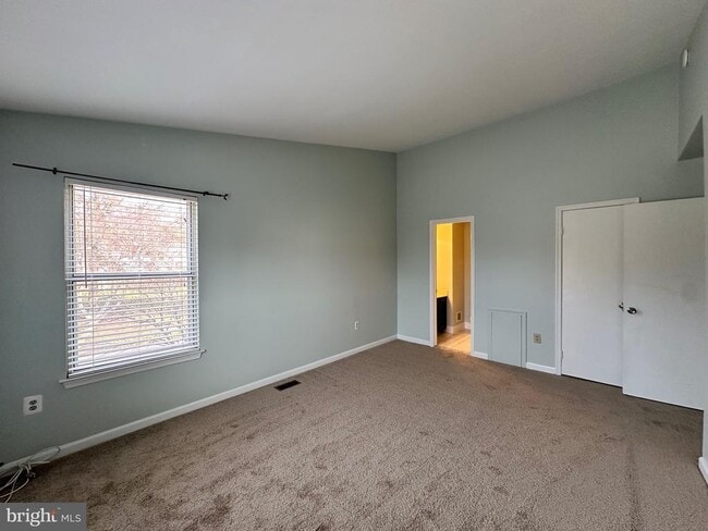 Building Photo - 14781 London Ln