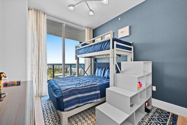 Building Photo - 220 Lake Shore Dr