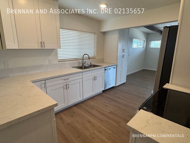 Building Photo - 330 Lento Ln