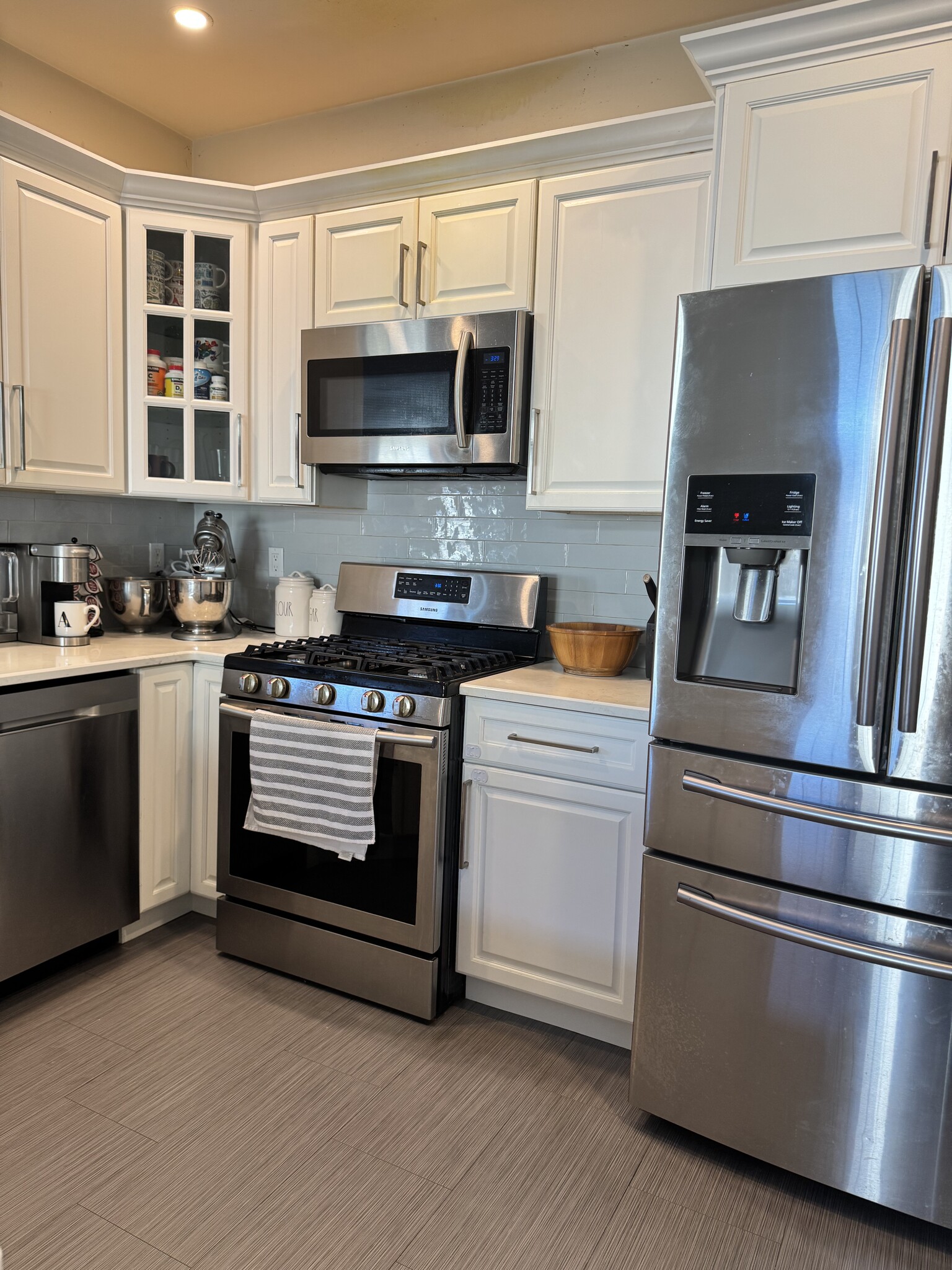 Kitchen - 813 Deluca Rd