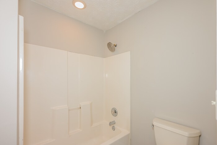 Building Photo - 2898 Zingara Rd NE