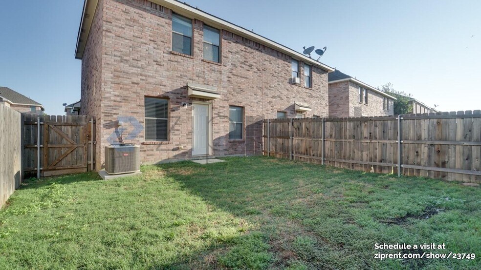 Building Photo - 2340 Aldergate Dr