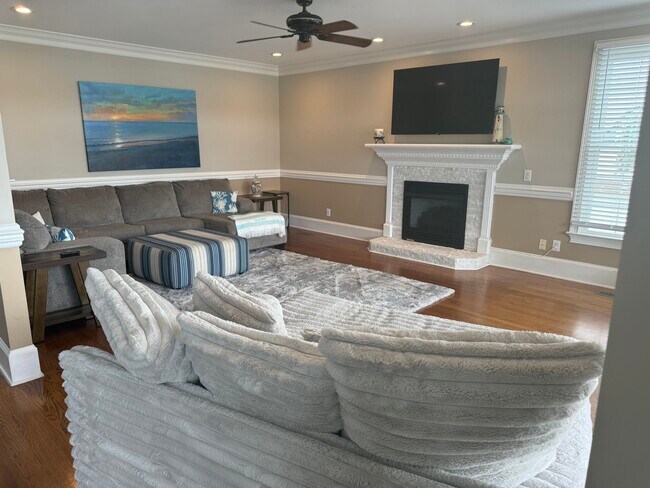 Building Photo - 136 Inlet Point Dr