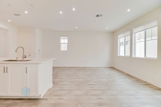 Building Photo - 16076 Jaegar Ln