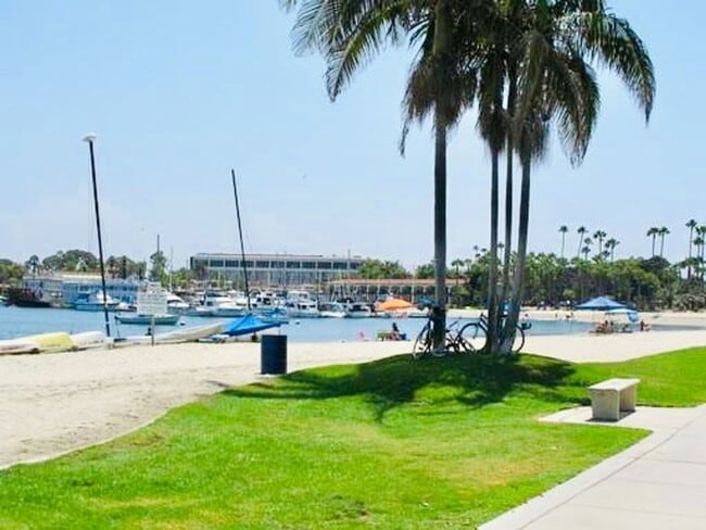 Building Photo - BAYSIDE STUDIO IN MISSION BEACH - ONLY $ 1,595/mo!