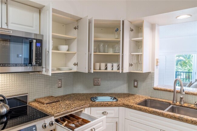 Building Photo - 3255 NE 184th St